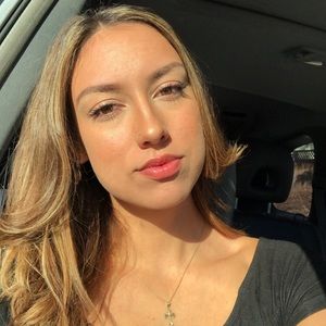 Meet your Posher, Alyssa